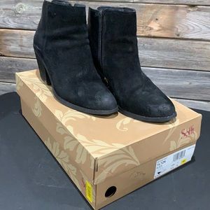 Sofft black bootie size 8